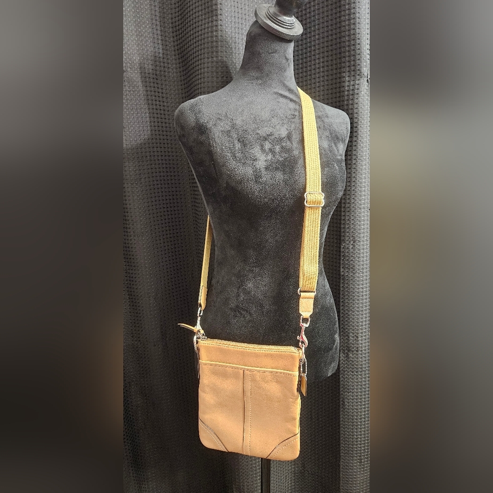 COACH Camel VINTAGE crossbody slingback with adjustable strap - Picture 2 of 7